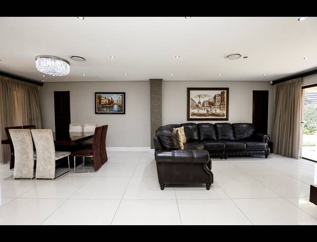 4 BEDROOM TOWNHOUSE FOR SALE IN IZINGA